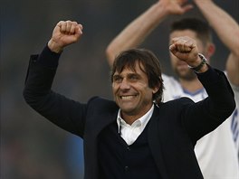 JEDENCT. Italsk trenr Chelsea Antonio Conte slav po zpase s Crystal Palace...