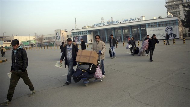 Do Afghnistnu se vrtila skupina 34 benc, kte byli deportovni z Nmecka. (15. prosince 2016)