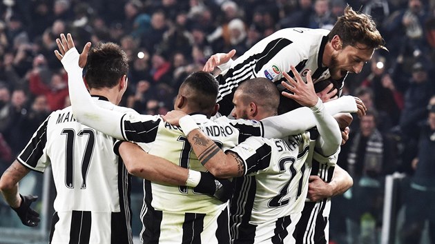 V EUFORII. Fotbalist Juventusu se raduj ze vstelenho glu do st as m.