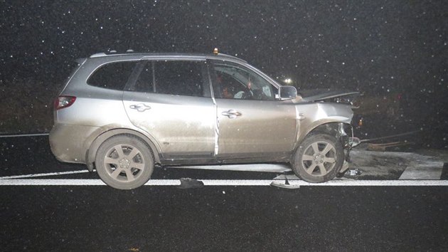 Snímek z nehody tří aut na křižovatce u Horní Loděnice na Olomoucku. (18. prosinec 2016)