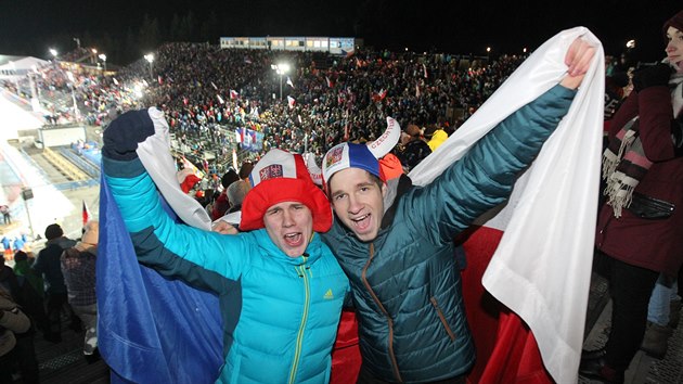 V�ce ne� p�tadvacet tis�c div�k� vytvo�ilo ve �tvrtek ve Vyso�ina Aren� elektrizuj�c� atmosf�ru.