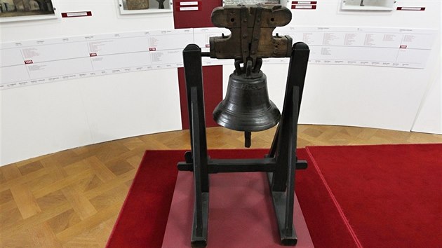Poprav zvon. Nyn je jednm z expont v muzeu. V minulosti bval na radnici a vyzvnl delikventovi odsouzenmu na smrt pi cest na popravit. To bylo za Velkm Mezim smrem na Brno.