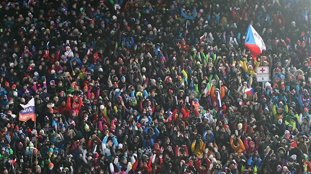 O tom, kde je nejlep atmosfra, m Starke jasno - v Novm Mst na Morav. Ano, na stadion Schalke pijde teba 55 tisc divk, ale tam je to pouze jednodenn zleitost a nen to takov biatlon jako tady v Novm Mst. Je to tam opravdu jin, je to jako v hale, srovnv.