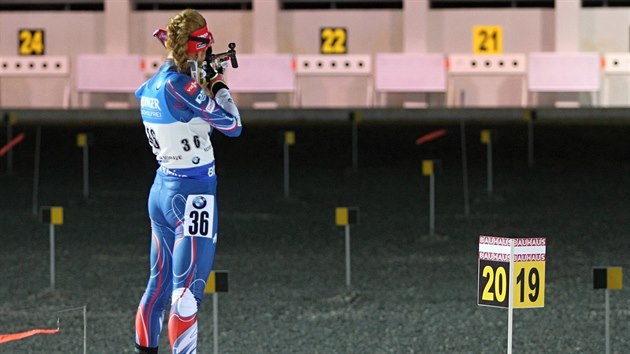 Gabriela Koukalov pi stelb ve sprintu Svtovho pohru v Novm Mst.