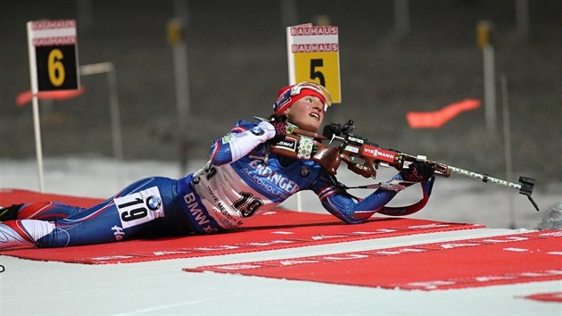 Veronika Vtkov pi stelb ve sprintu Svtovho pohru v Novm Mst na Morav.