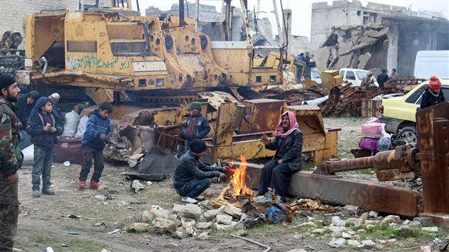 Evakuace lid z vchodnho Aleppa je pozastavena, na pevoz ekaj povstalci i civilist (16. prosince 2016).