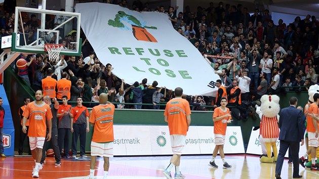 Basketbalist tureckho klubu Banvit Bandirma slav domc vhru.