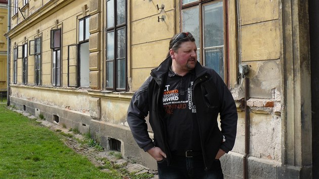 Milan Mircea Filipcik ped domem v Soukenick ulici v Olivtn (14.4.2015).