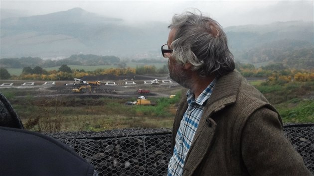 Geolog Vladimír Cajz sleduje výstavbu dálnice D8 přes České středohoří.