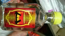 Nápoj vyrobený z p�ny do koupele Bojary�nik (Hloh), která obsahuje metanol