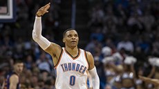 Russell Westbrook spokojený s úspným trojkovým pokusem.