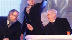 Ministr dopravy Dan ok a prezident Milo Zeman na otevírání úseku dálnice D8...