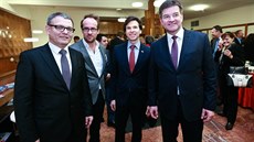 Na brn�nskou p�edpremiéru filmu Masaryk pozval re�isér Julius �ev�ík (druhý...