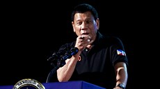 Filipínský prezident Rodrigo Duterte obklopený ochrankou bhem pedvolební kampan 