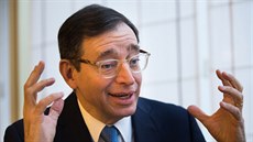 Seth Siegel p�ijel do Prahy pok�tít svoji knihu Budi� kniha (5. prosince 2016).