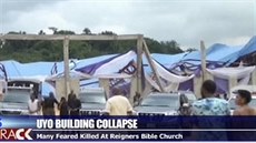 Na vící v kostele na jihu Nigérie se zítila stecha, v troskách zahynulo...