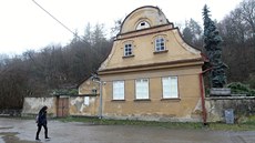 V ulici Pod strání ve Velkém Mezi�í�í je prastarý d�m, jeho� prvním obyvatelem...