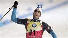 Francouzský biatlonista Martin Fourcade v cíli sprintu v Novém Mst na Morav.