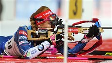 Gabriela Koukalová pi stelb ve sprintu Svtového poháru v Novém Mst.