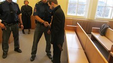 Karel Vá�a si za pobodání své �éfové odpyká osm let ve v�znici s ostrahou...