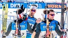 Radost francouzské tafety v Pokljuce, elem vlevo je Martin Fourcade.