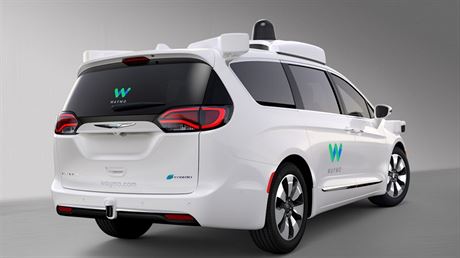 Chrysler Pacifica jako testovac prototyp autonomnho vozu spolenosti Waymo,...