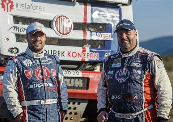 Ale Loprais (vlevo) a Martin Kolomý pojedou dakarskou rallye v barvách jednoho...