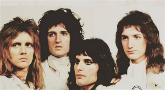 Queen v roce 1973 v čele s frontmanem Freddiem Mercurym