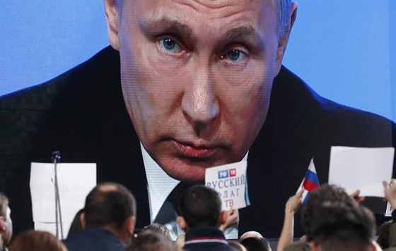 Americké tajné sluby viní ruského prezidenta Putina z pokus ovlivnit volby.