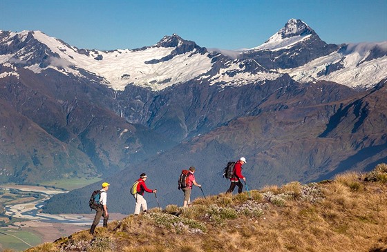 Vrchol novozélandské hory Mount Aspiring (vpravo)