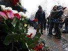 Lidé se scházejí u sídla Alexandrovc v Moskv, aby uctili památku hudebního...
