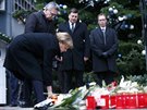 Angela Merkelová v míst pondlního útoku poloila kvtiny (20. prosince 2016)