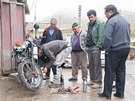 Duevní pomoc pi oprav spojky, Tarzam, Írán