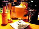 Z tké kouové whisky Ardbeg z ostrova Islay je tké míchat drinky....