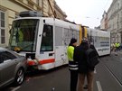 Tramvaj v Brn� nabourala dva luxusn� vozy