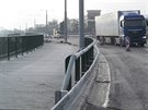 V levé části nového mostu ještě vzniká cyklostezka a chodník.