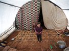 Dti v uprchlickém táboe nedaleko hranice mezi Sýrií a Tureckem (26. prosince...