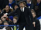 Trenr Chelsea Antonio Conte diriguje svoje svence.