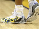 Steph Curry z Golden State obul do utkání s New Yorkem speciáln navrené boty,...