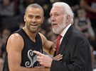 Tony Parker a jeho trenér Gregg Popovich ze San Antonia