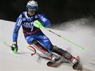 Norský lya Henrik Kristoffersen na trati slalomu v Madonn di Campiglio