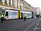 V centru Brna vykolejila tramvaj. Nabourala dva dal�� vozy.