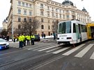V centru Brna vykolejila tramvaj. Nabourala dva dal�� vozy.
