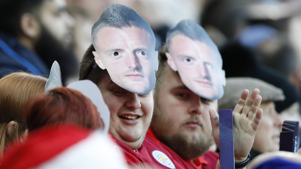 STOJÍME ZA TEBOU, JAMIE. Vedení fotbalového Leicesteru rozdalo fanou�k�m t�icet...