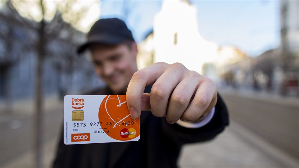 Kdo nechce vyu�ívat b�hem cestování kartu, s ní� platí b�n� v obchodech, m��e...