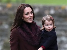 Vévodkyn Kate a princezna Charlotte (Englefield, 25. prosince 2016)