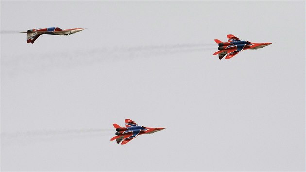 Stroje MiG -29 ruskho tmu Strii (Rorsi) na leteck pehldce nedaleko Blehradu (1. z 2012)