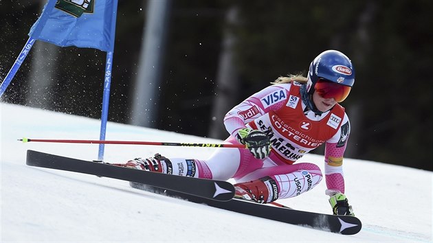 Mikaela Shiffrinov na trati obho slalomu v Semmeringu.