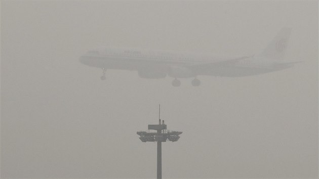 Obyvatele čínských metropolí trápí znečištění vzduchu (20. prosince 2016)