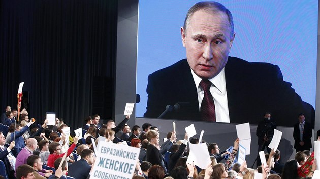 Rusk prezident Vladimir Putin bhem tradin tiskov konference v Moskv (23. prosince 2016)
